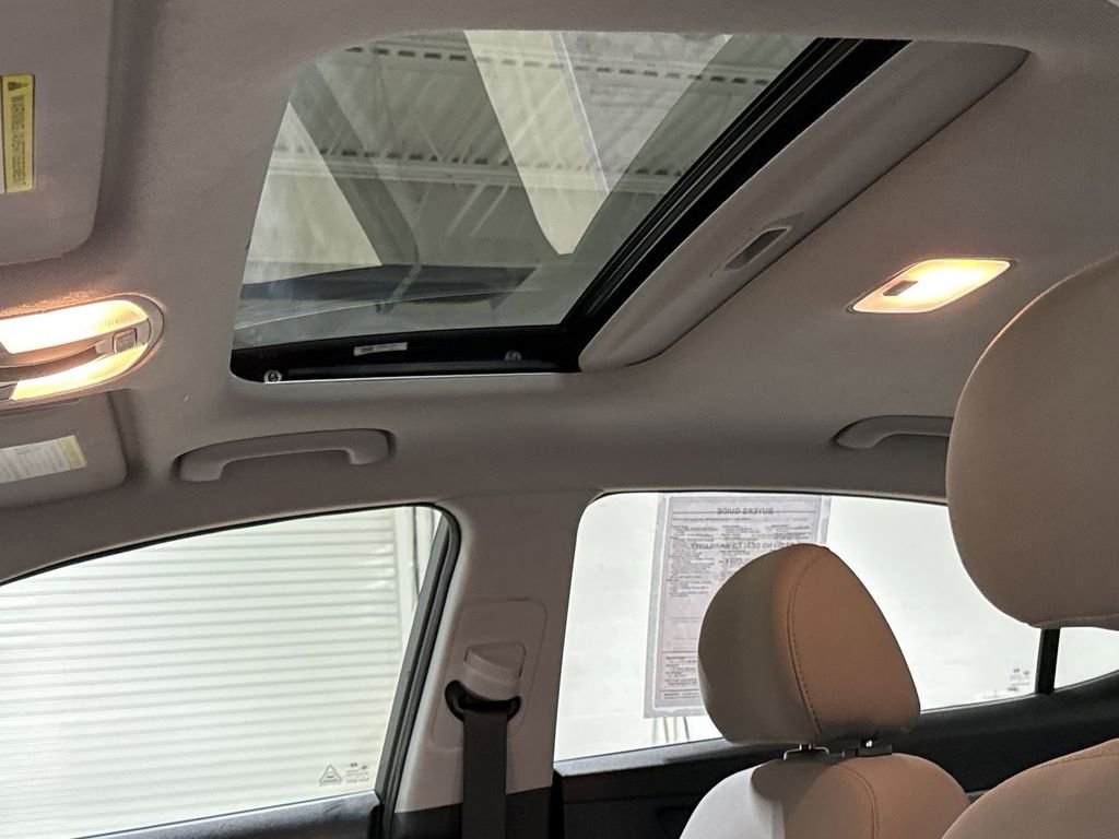 Used 2018 Hyundai Elantra Value Edition w/ Winter Weather Package image 19