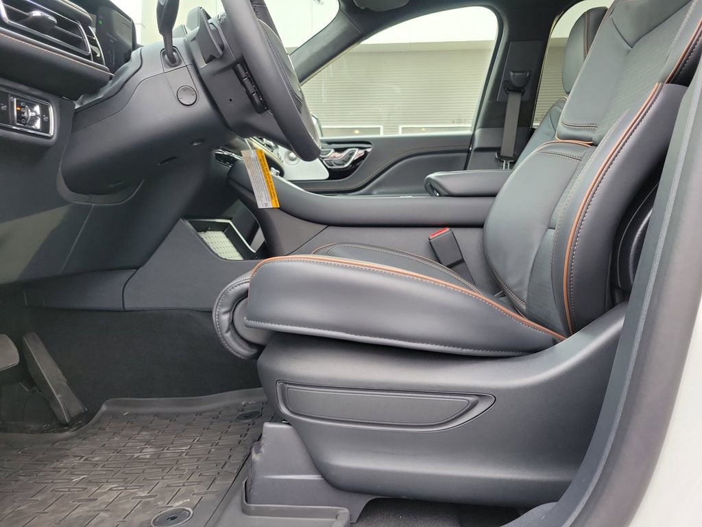 New 2026 Lincoln Aviator Black Label w/ Jet Appearance Package image 18