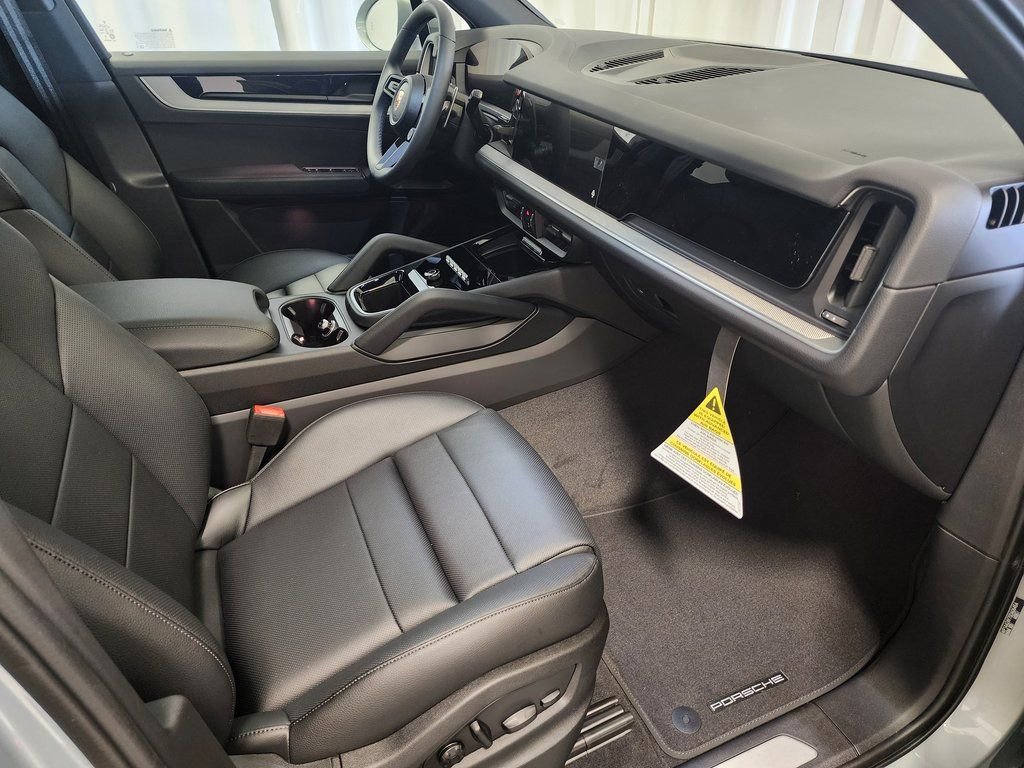 Certified 2025 Porsche Cayenne image 23