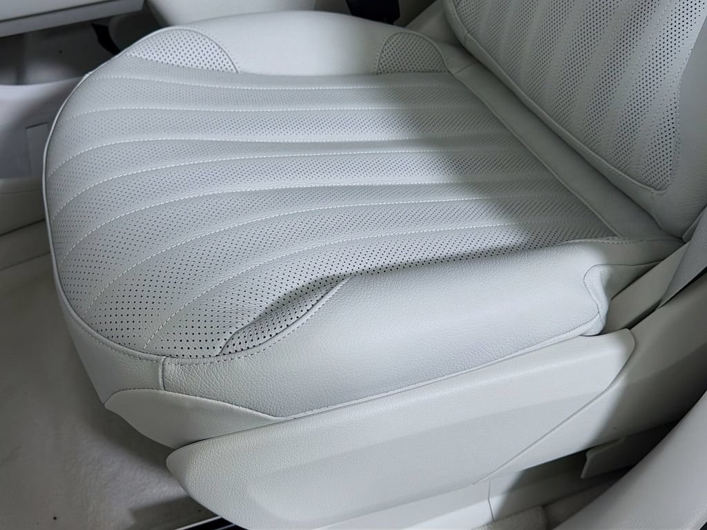 New 2026 Mercedes-Benz EQS 400 4MATIC SUV image 23