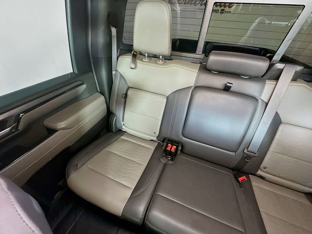 Used 2024 Chevrolet Silverado 2500 ZR2 w/ Technology Package image 12