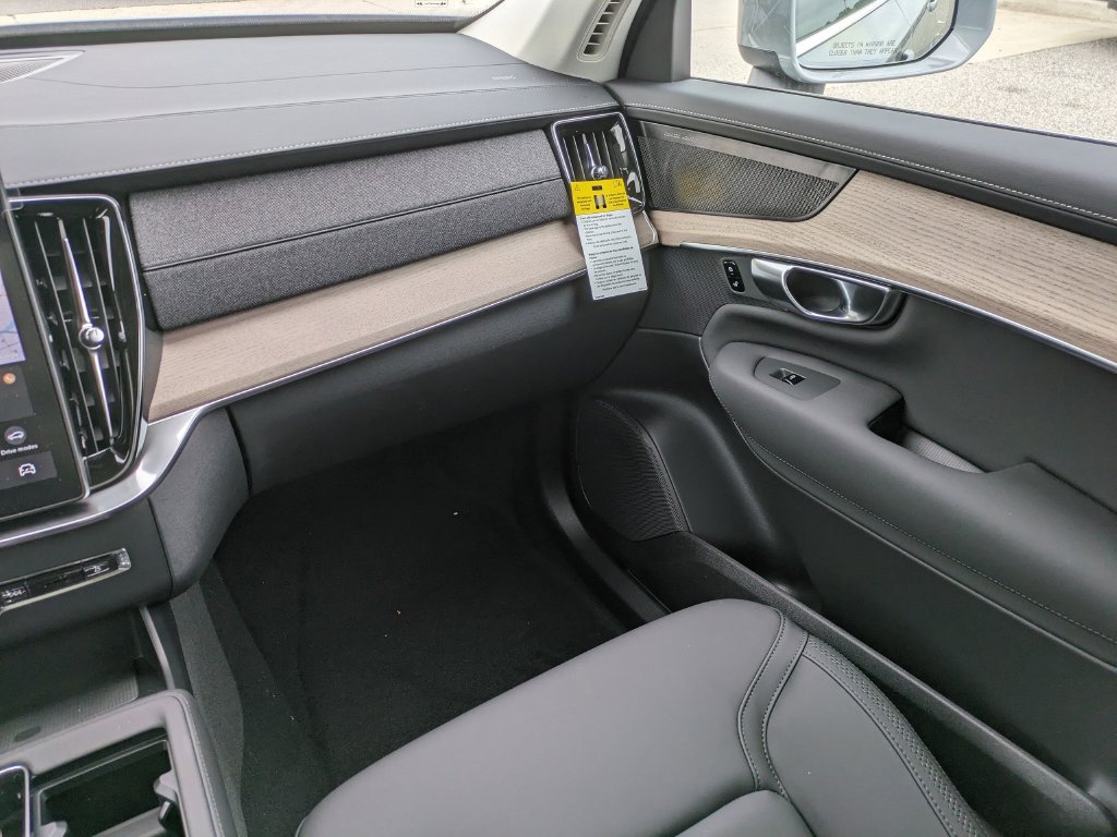 New 2026 Volvo XC90 B6 Plus w/ Protection Package Premier AWD/4WD image 16