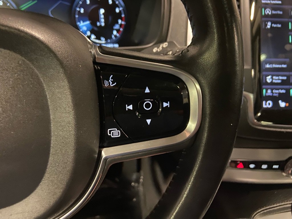 Used 2017 Volvo XC90 T6 Momentum w/ Vision Package image 45