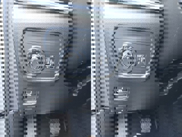 New 2025 Jeep Grand Cherokee Altitude image 15