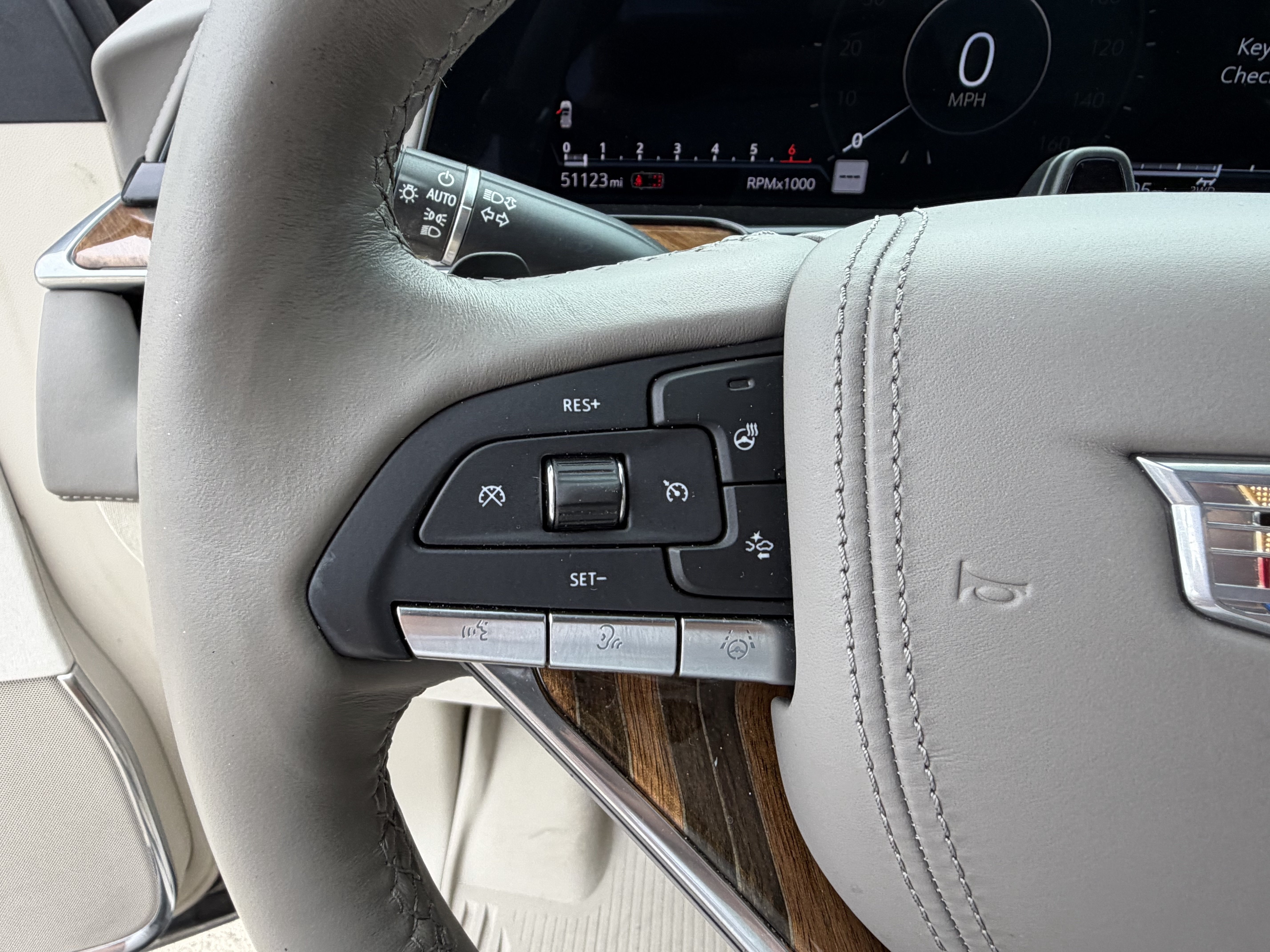 Used 2021 Cadillac Escalade ESV Sport Platinum AWD/4WD image 29
