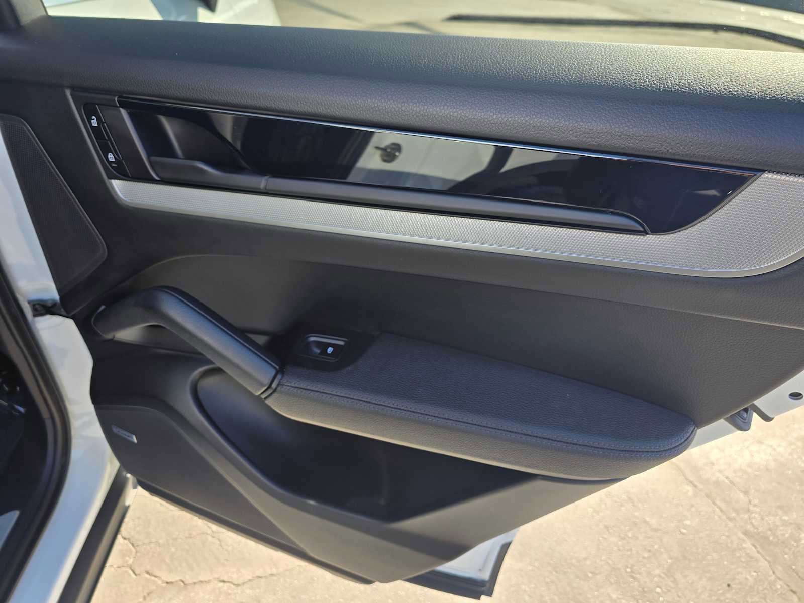 Used 2024 Porsche Cayenne image 13