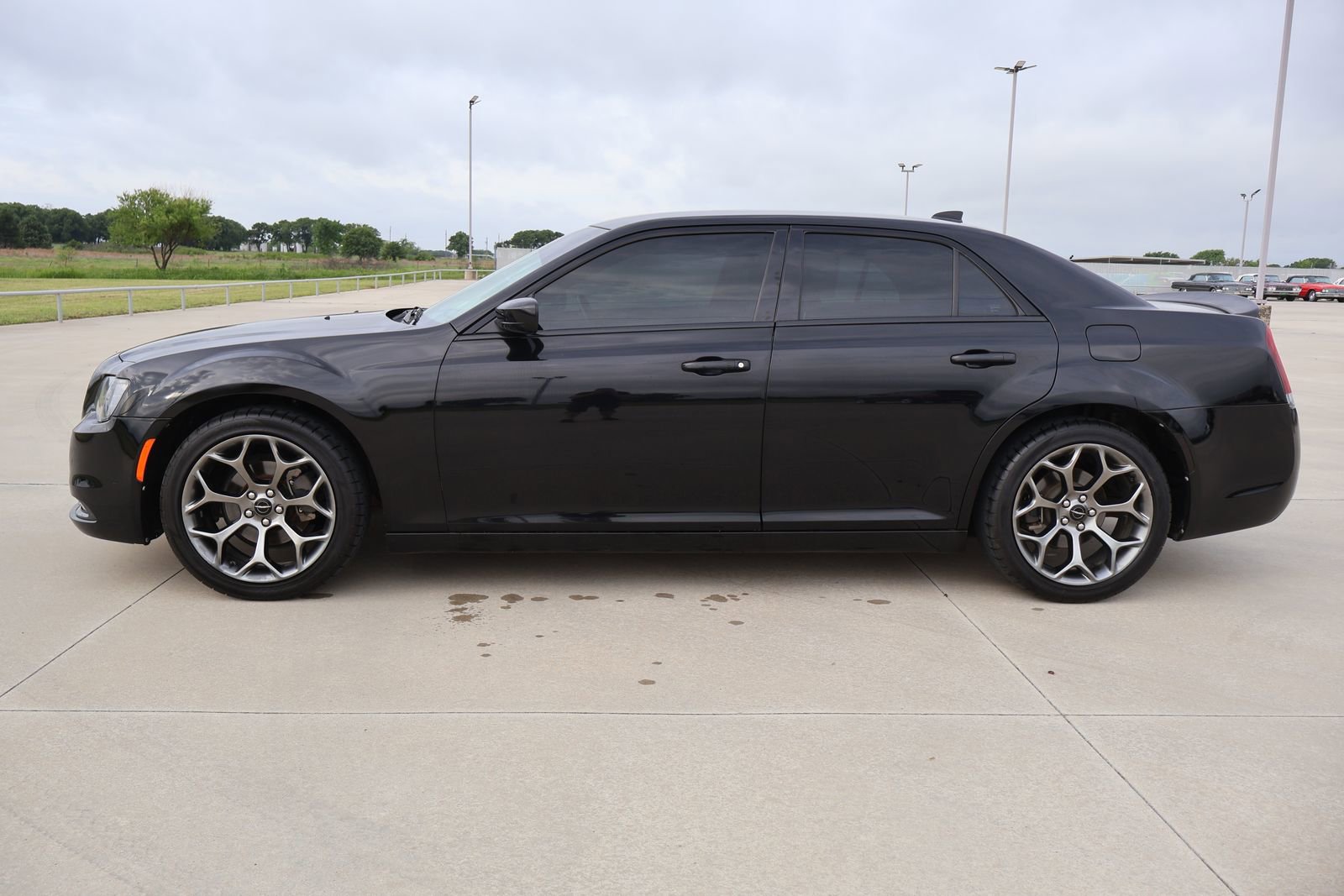 Used 2018 Chrysler 300 S RWD image 2