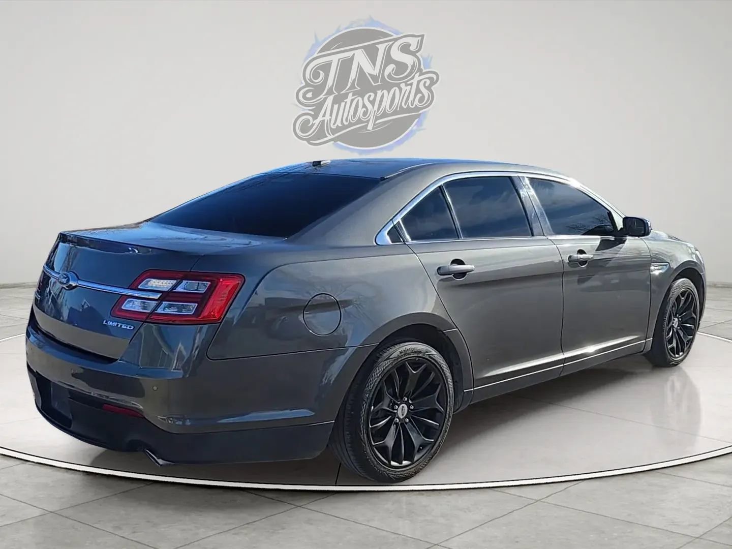 Used 2019 Ford Taurus Limited image 5