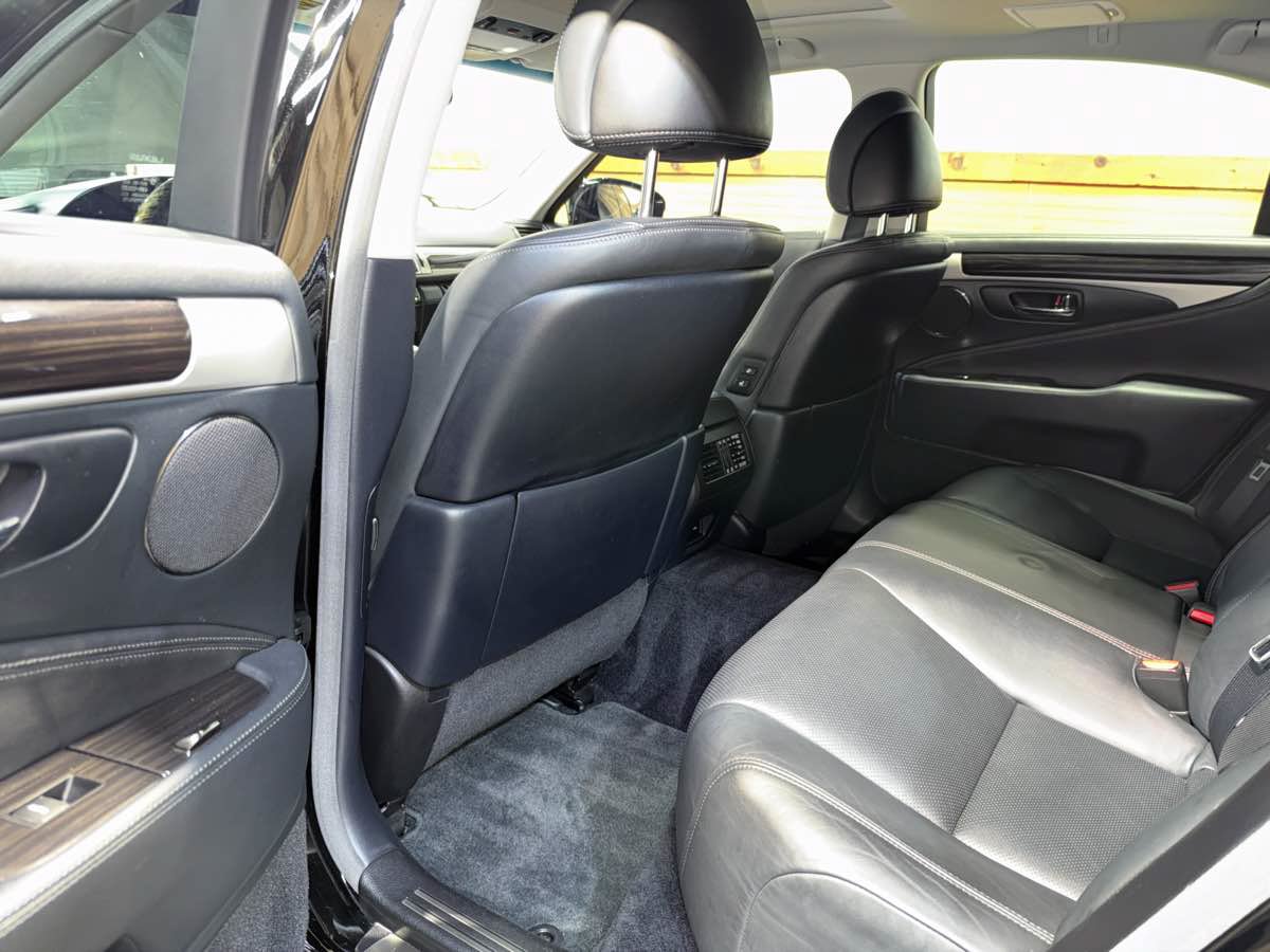 Used 2014 Lexus LS 460 w/ Comfort Package RWD image 22