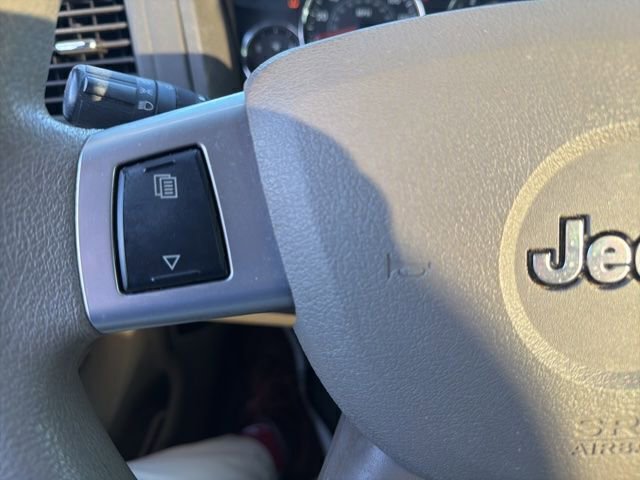 Used 2009 Jeep Grand Cherokee Laredo image 11