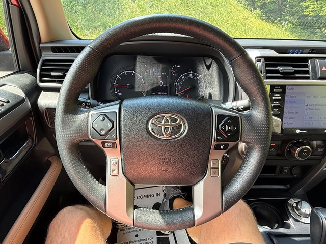 Used 2020 Toyota 4Runner SR5 AWD/4WD image 18