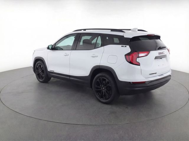 Used 2022 GMC Terrain SLE w/ Driver Convenience Package image 3