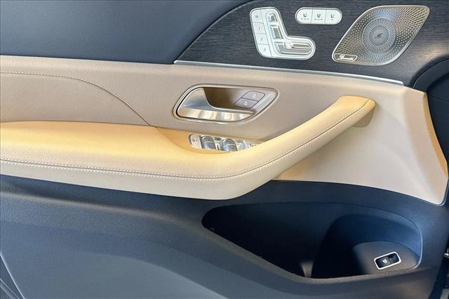 New 2026 Mercedes-Benz GLS 580 4MATIC image 16