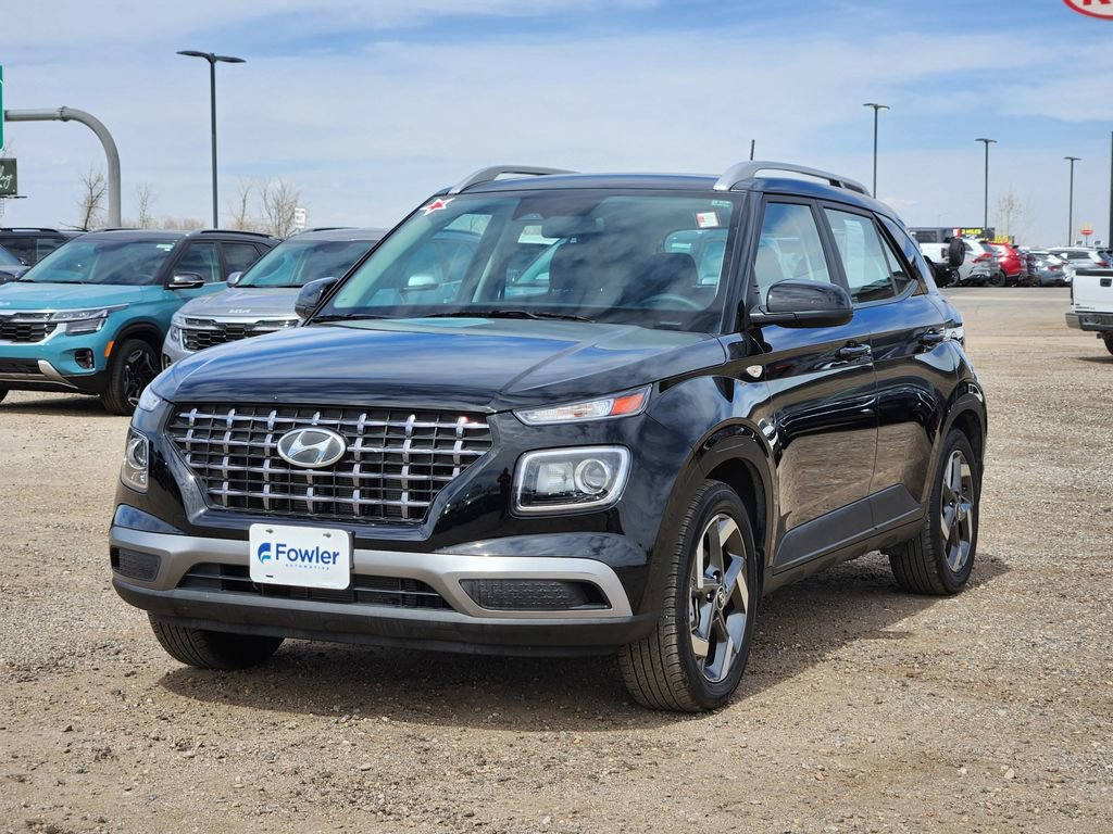 Used 2023 Hyundai Venue SEL FWD image 4