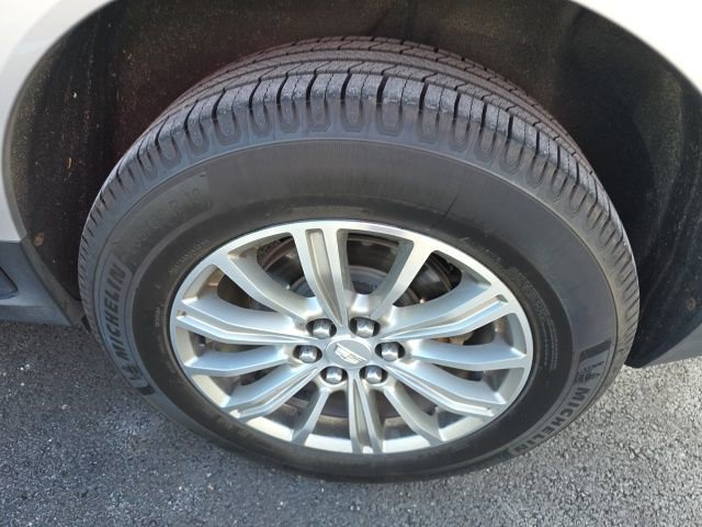 Used 2017 Cadillac XT5 Luxury w/ Driver Awareness Package image 26