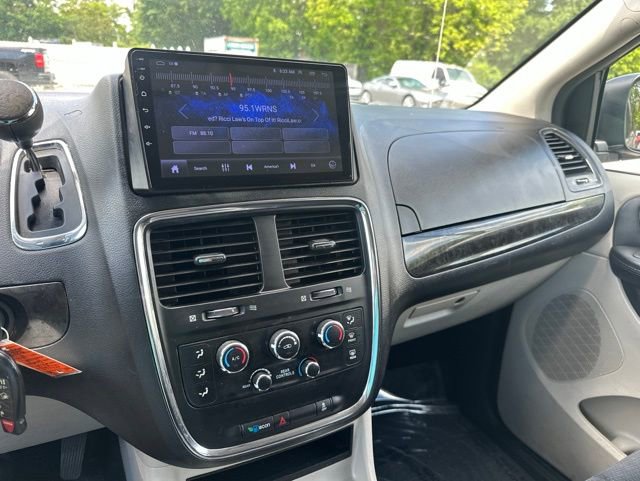 Used 2016 Dodge Grand Caravan SXT w/ Rear Park Assist Package FWD image 14
