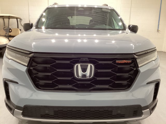 Used 2024 Honda Pilot TrailSport image 2