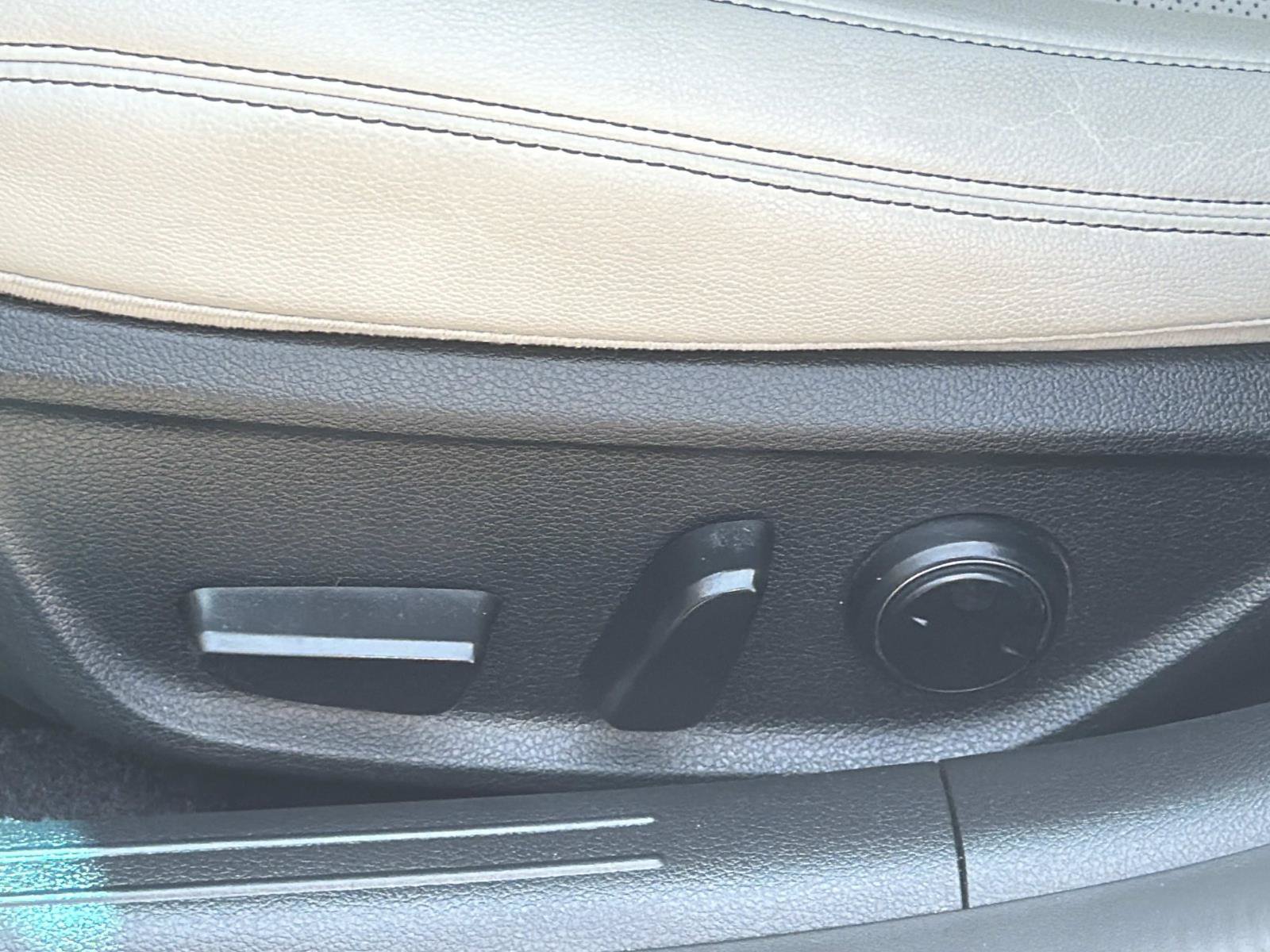 Used 2025 Genesis G70 2.5T RWD image 19