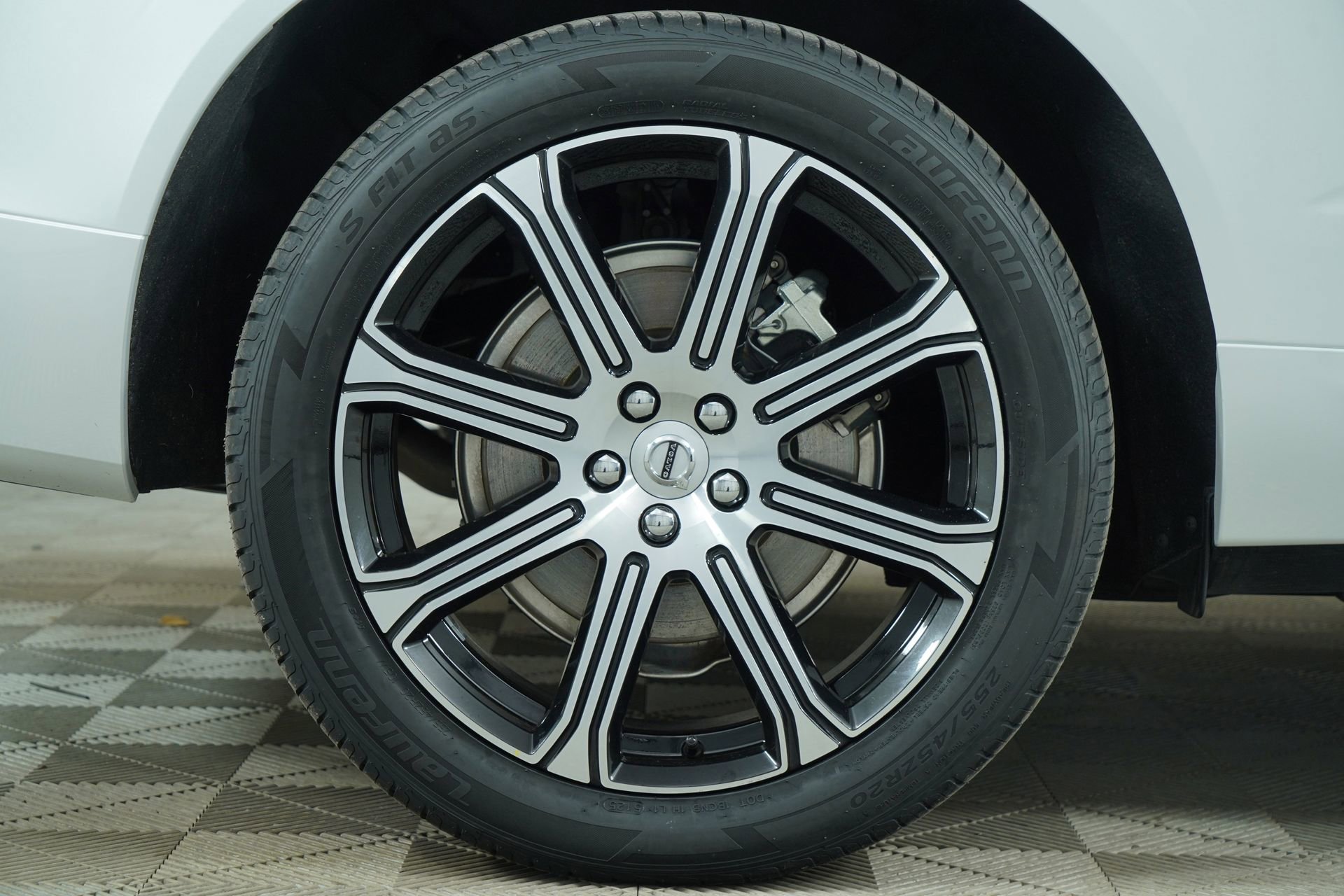 Used 2020 Volvo XC60 T6 Inscription w/ Protection Package Premier image 14