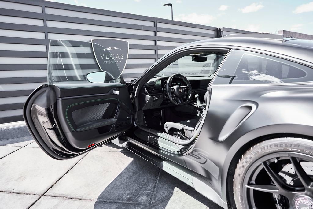 Used 2025 Porsche 911 GT3 RS w/ Weissach Package RWD image 31