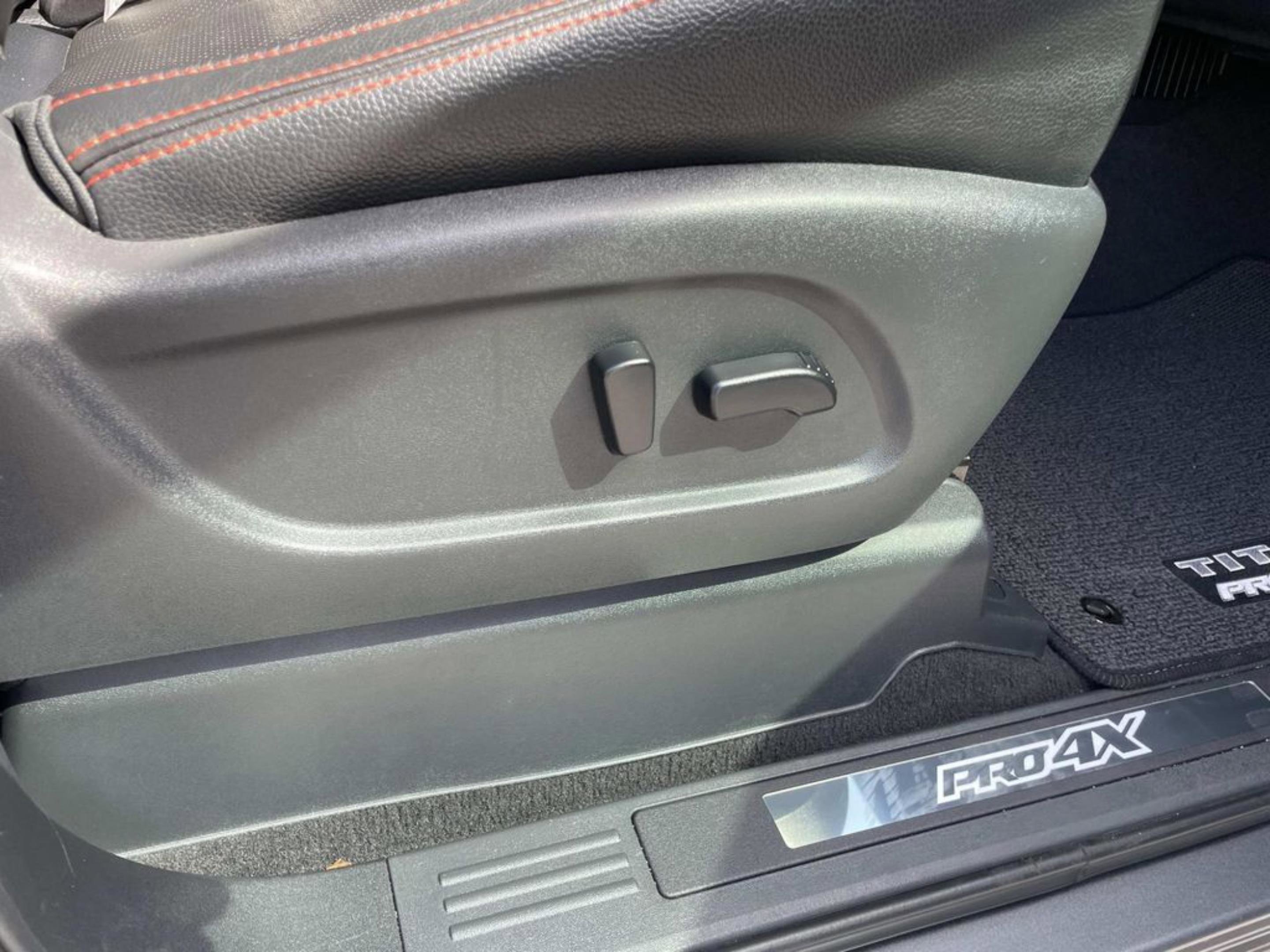 Used 2021 Nissan Titan PRO-4X w/ Pro-4x Convenience Package AWD/4WD image 21