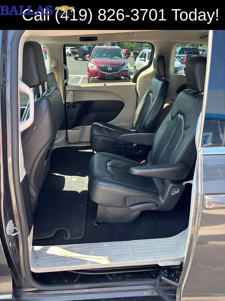 Used 2019 Chrysler Pacifica Touring-L FWD image 16