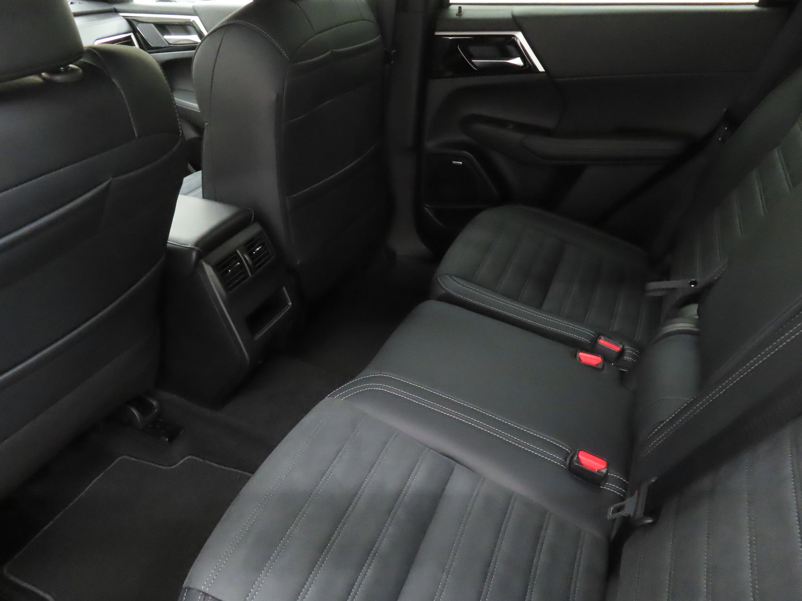 New 2026 Mitsubishi Outlander LE FWD image 21