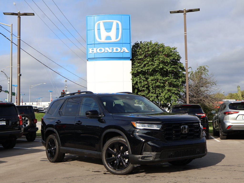 Certified 2025 Honda Pilot Black Edition image 1