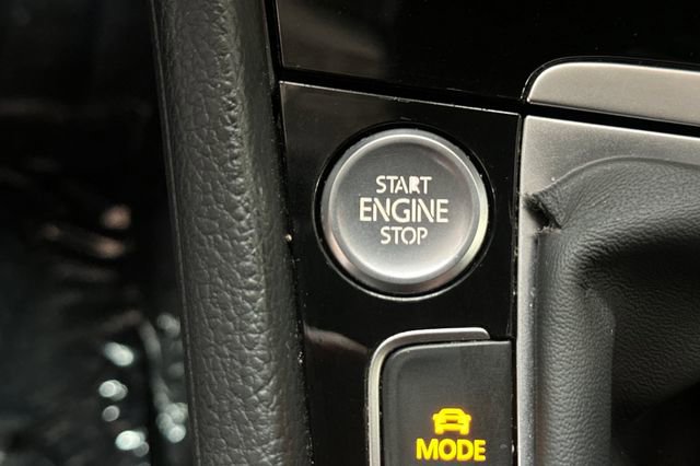 Used 2018 Volkswagen Golf R 4-Door image 27