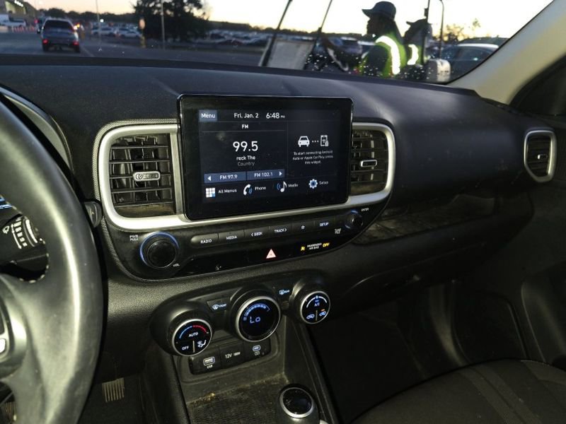 Used 2023 Hyundai Venue SEL FWD image 27