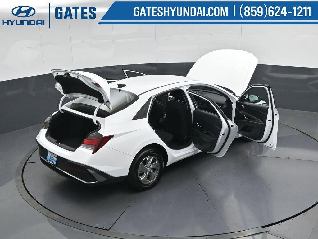 New 2025 Hyundai Elantra SE FWD image 50