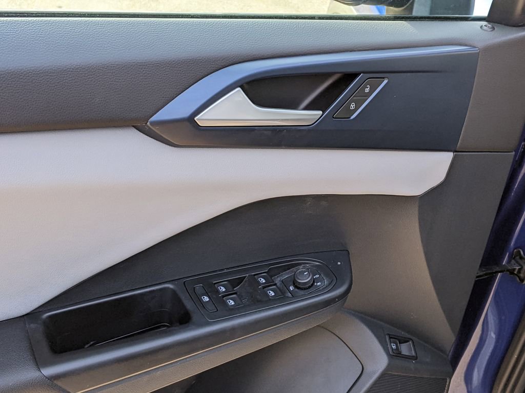 Certified 2023 Volkswagen Taos SE image 10