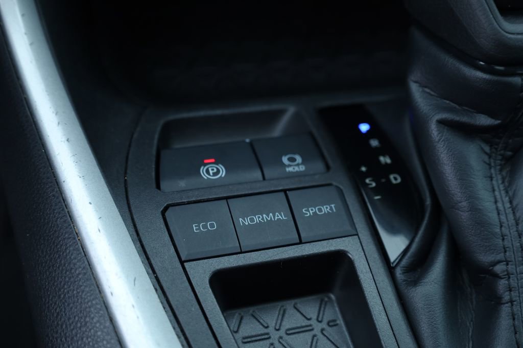 Used 2023 Toyota RAV4 XLE w/ Convenience Package image 10