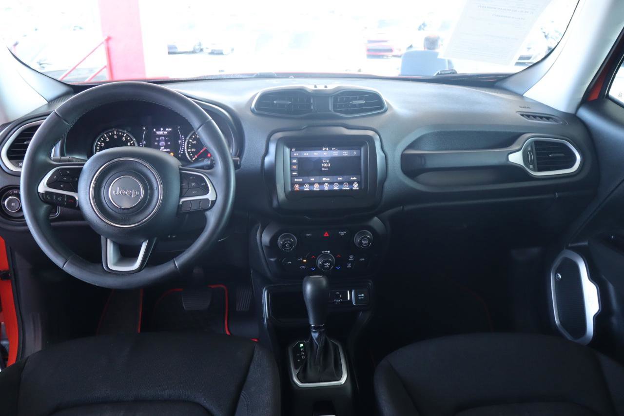 Used 2018 Jeep Renegade Latitude w/ Popular Equipment Group FWD image 16