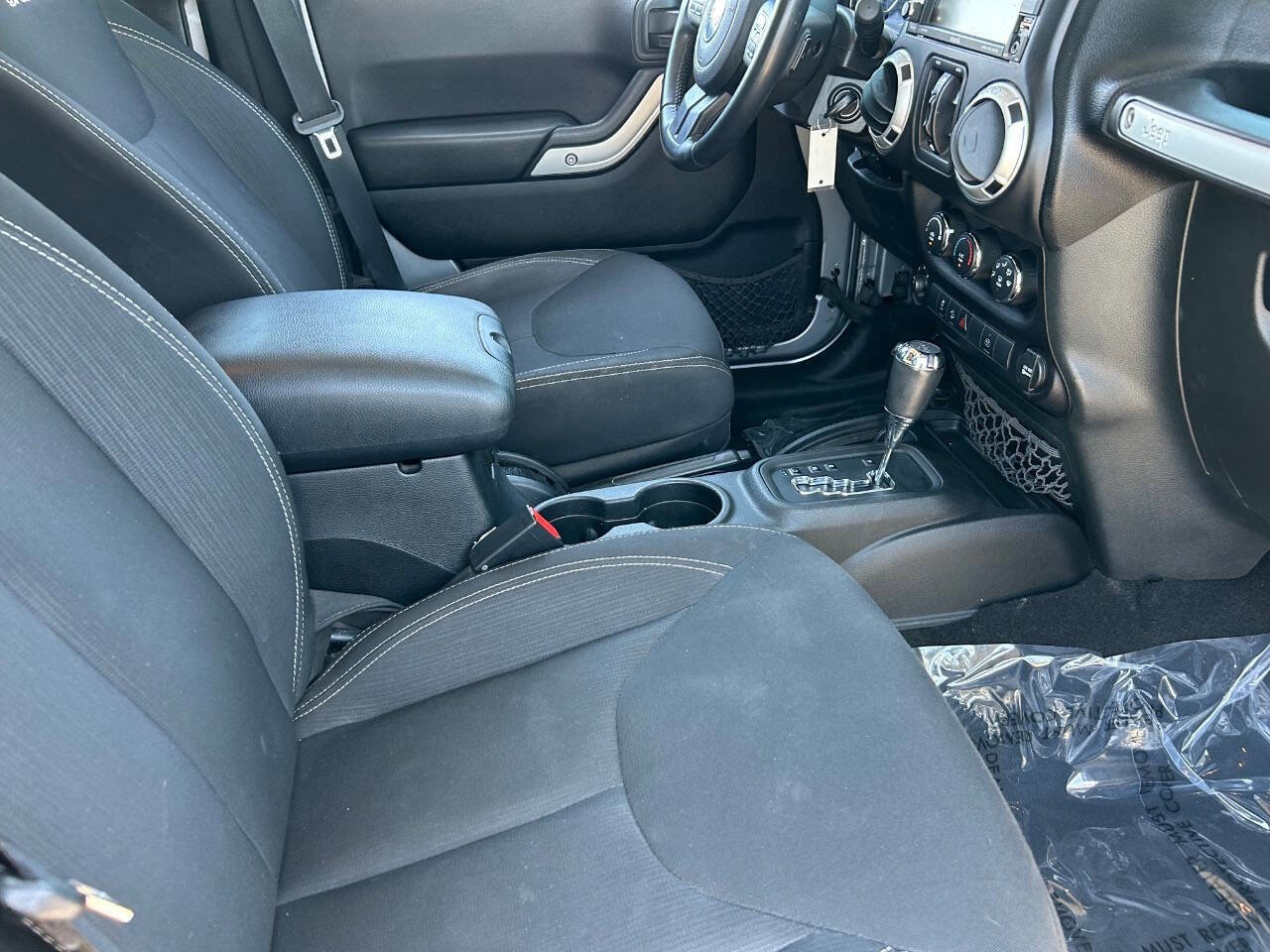 Used 2016 Jeep Wrangler Unlimited Sahara w/ Connectivity Group AWD/4WD image 12
