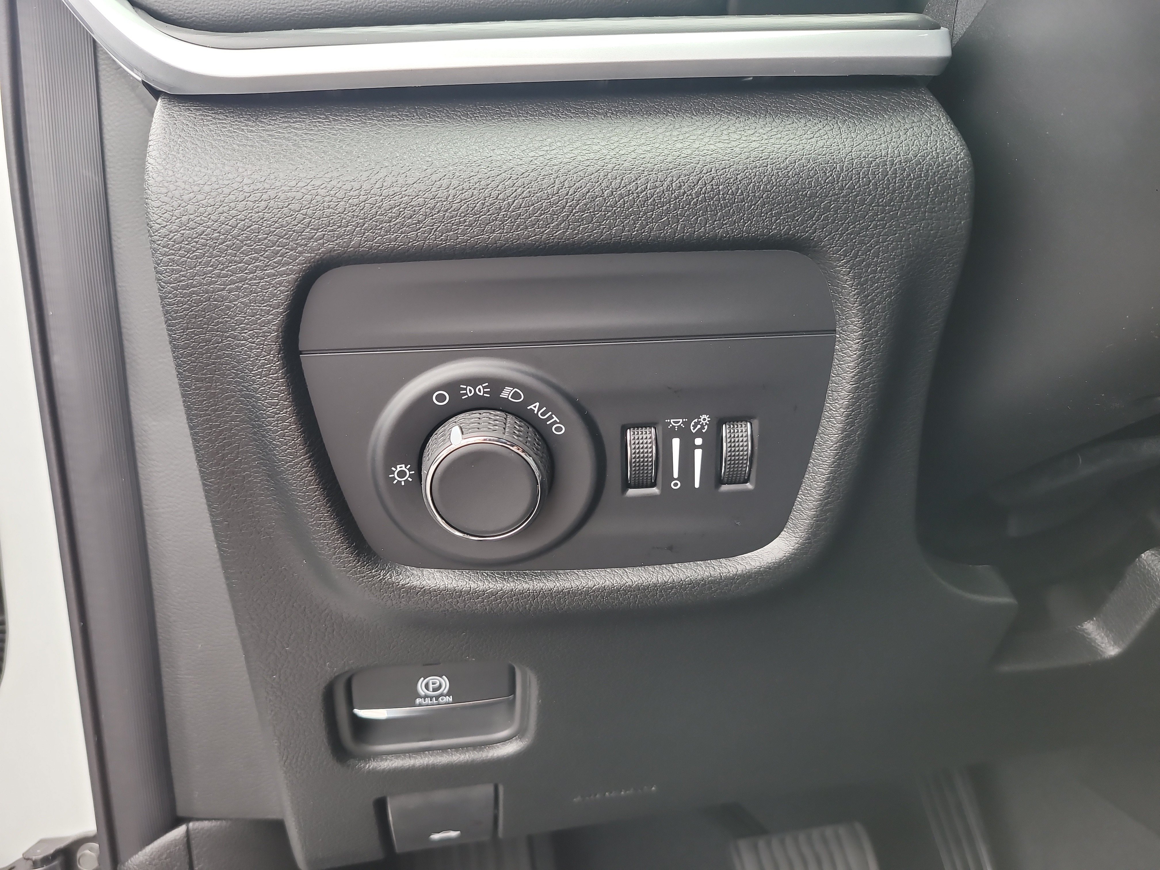 New 2025 Jeep Grand Cherokee Altitude RWD image 23