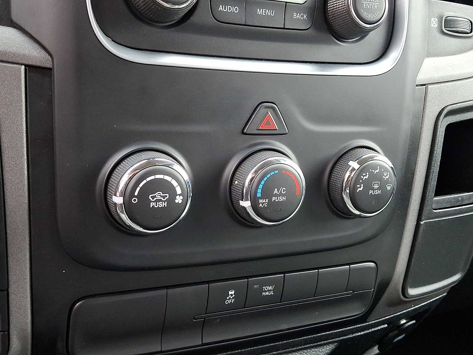 Used 2018 RAM 1500 Express AWD/4WD image 15