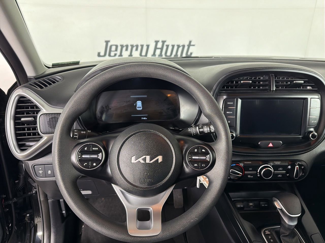 Used 2025 Kia Soul LX image 11