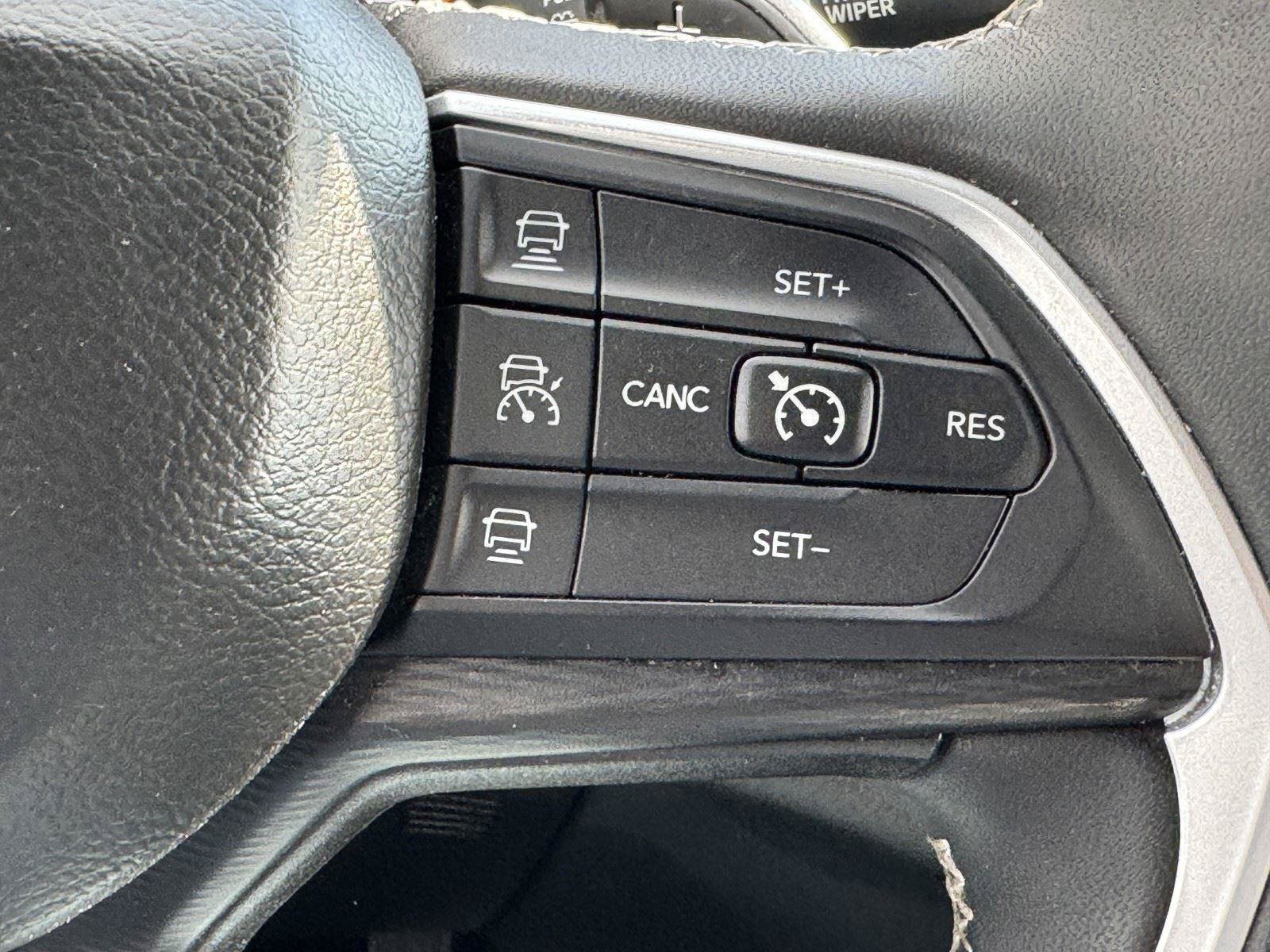 Used 2023 Jeep Grand Cherokee Altitude AWD/4WD image 23