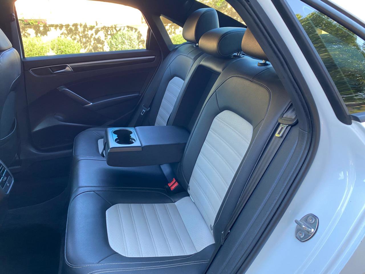 Used 2018 Volkswagen Passat GT FWD image 37