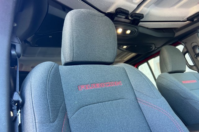 Used 2025 Jeep Wrangler Unlimited Rubicon AWD/4WD image 19