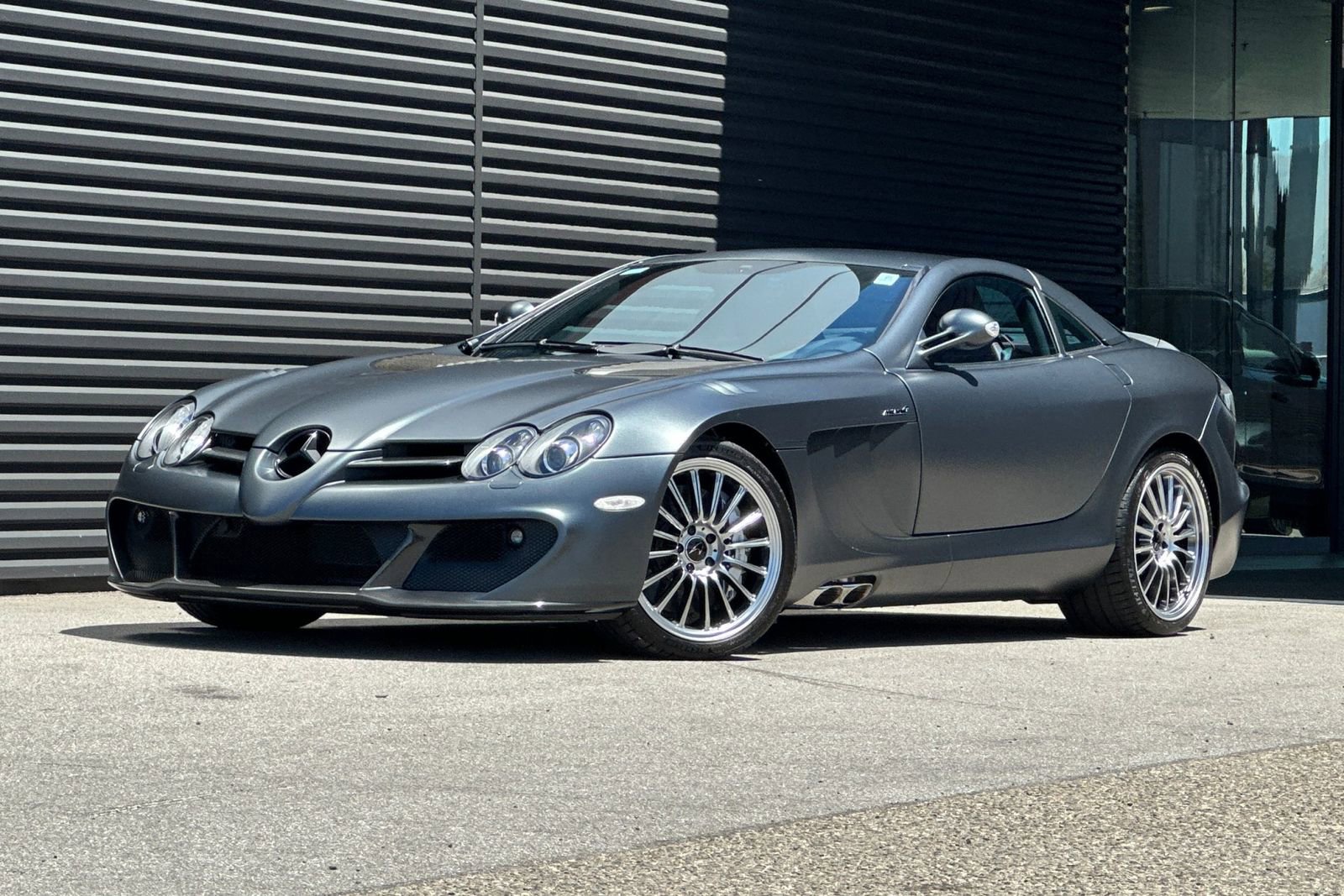 Used 2005 Mercedes-Benz SLR image 1