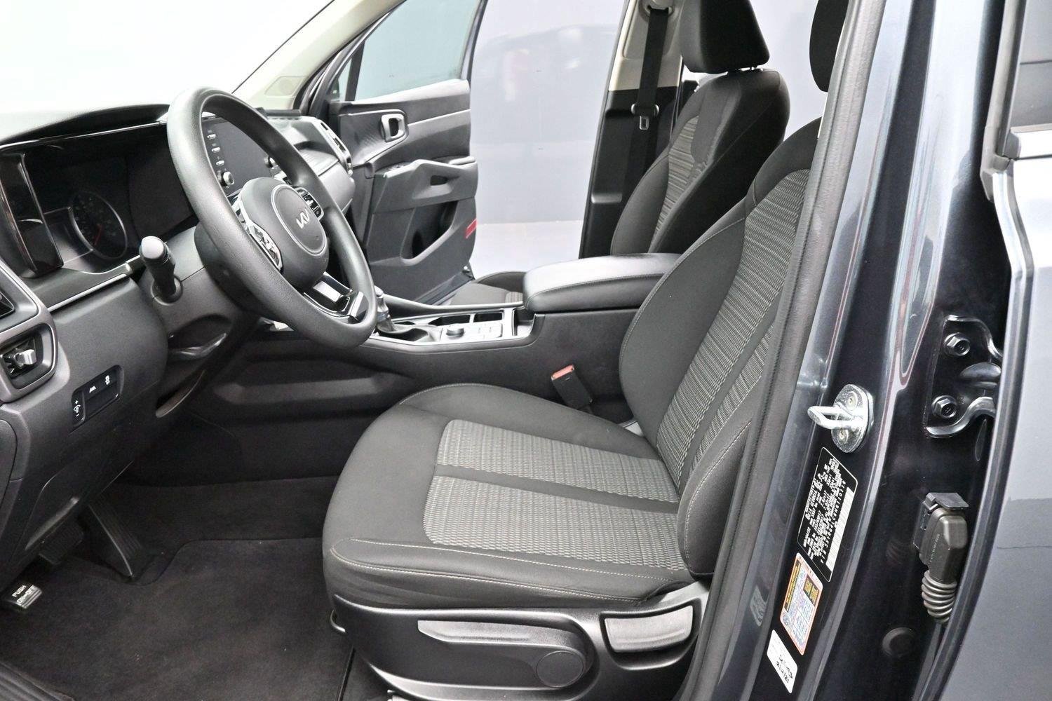 Used 2022 Kia Sorento LX FWD image 12