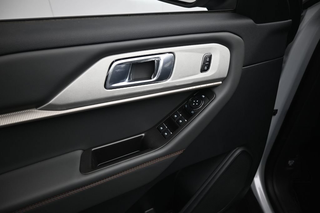 New 2026 Ford Explorer Active RWD image 10