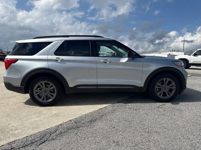 Certified 2022 Ford Explorer XLT w/ Equipment Group 202A RWD image 7