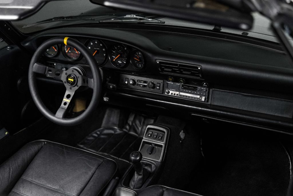 Used 1991 Porsche 911 Carrera RWD image 29