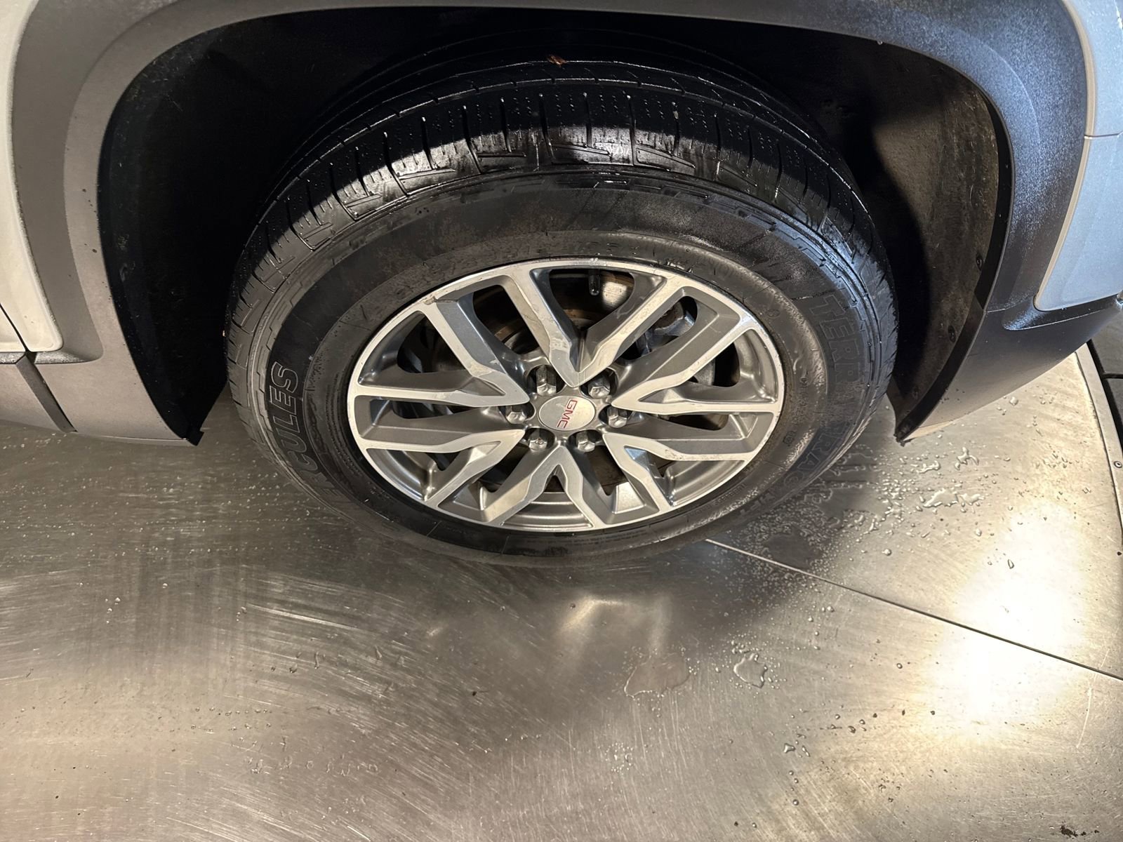 Used 2019 GMC Acadia SLE image 14