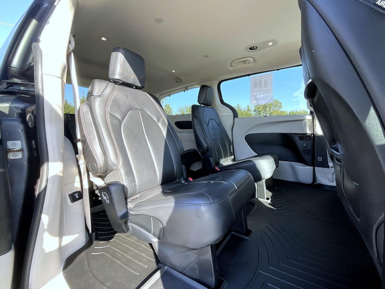 Used 2018 Chrysler Pacifica Touring-L Plus FWD image 22