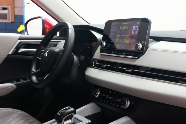 Used 2024 Mitsubishi Outlander SEL image 16