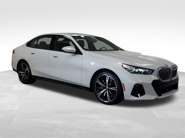 Used 2025 BMW 530i w/ M Sport Package image 3